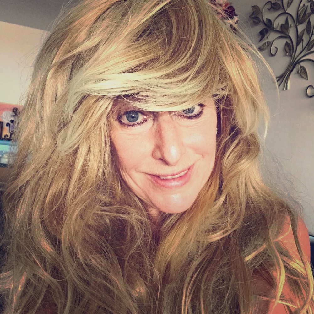 Long wavy blonde wig